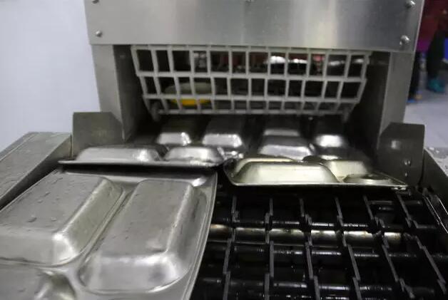 亞鈦洗碗機現場清洗圖